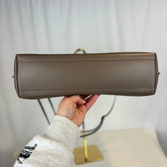 Mondarno Leather Tote Bag w/ Removable Clutch - Picture 6 of 7